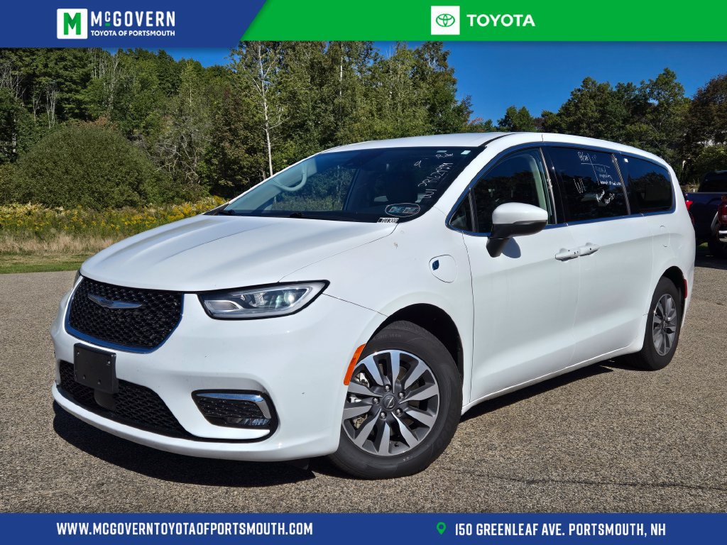 Used 2023 Chrysler Pacifica Touring-L FWD image 1