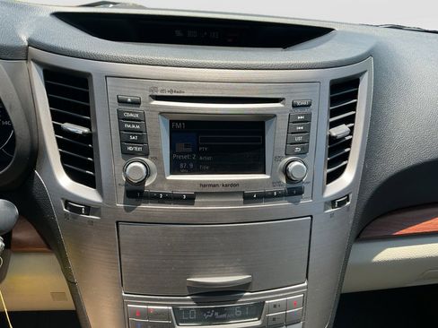 Used 2014 Subaru Outback 2.5i Limited w/ Moonroof Package AWD/4WD image 21