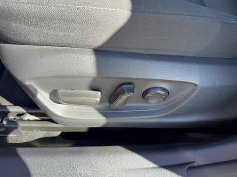 Used 2022 Toyota Camry LE image 32