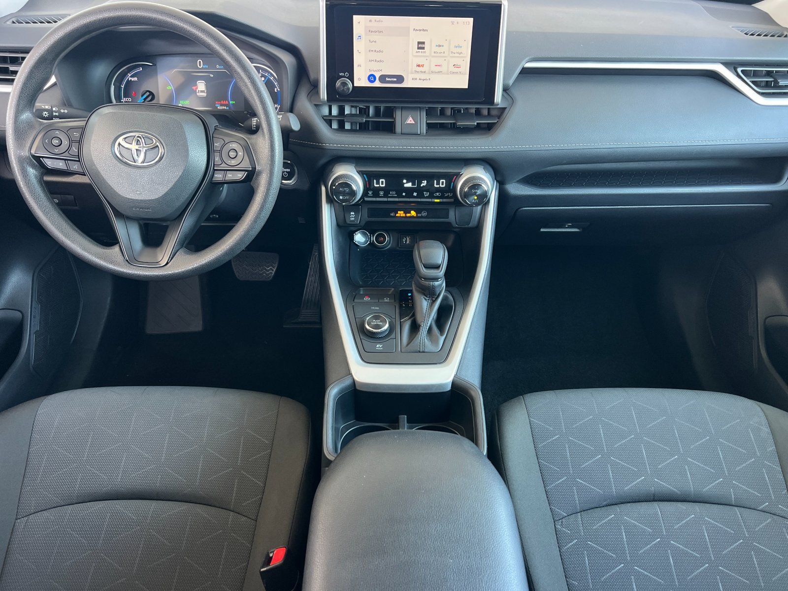 Used 2025 Toyota RAV4 XLE AWD/4WD image 13