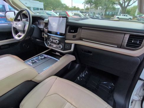 Used 2024 Ford Expedition Limited image 25