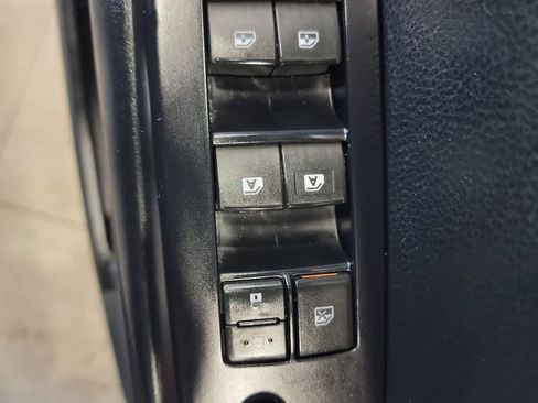 Used 2019 Toyota Highlander AWD V6 image 18
