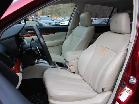 Used 2011 Subaru Outback 3.6R Limited image 25