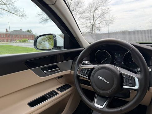 Used 2018 Jaguar XF Prestige image 12