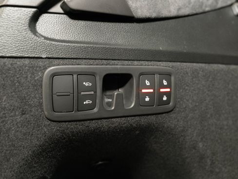 Used 2025 Audi SQ7 Prestige w/ Prestige Package AWD/4WD image 37
