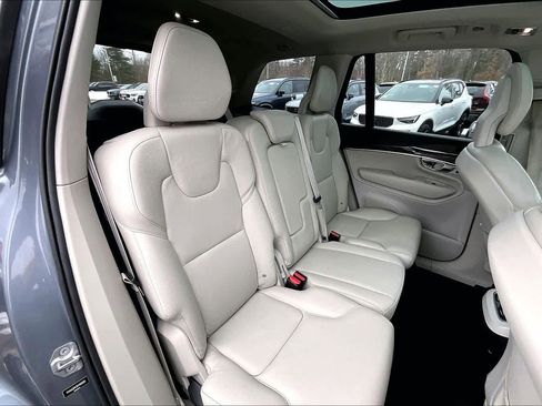 Used 2017 Volvo XC90 T6 Momentum w/ Vision Package image 19