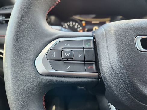 Used 2025 Jeep Compass Trailhawk AWD/4WD image 17