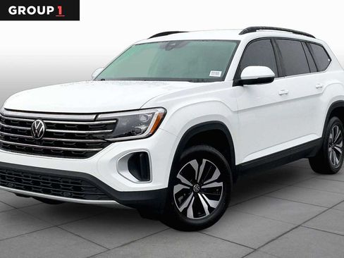 Used 2024 Volkswagen Atlas SE FWD image 1