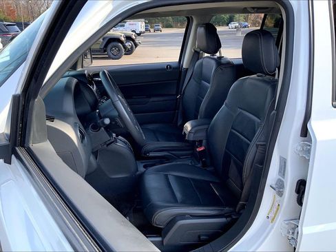 Used 2017 Jeep Patriot High Altitude image 8