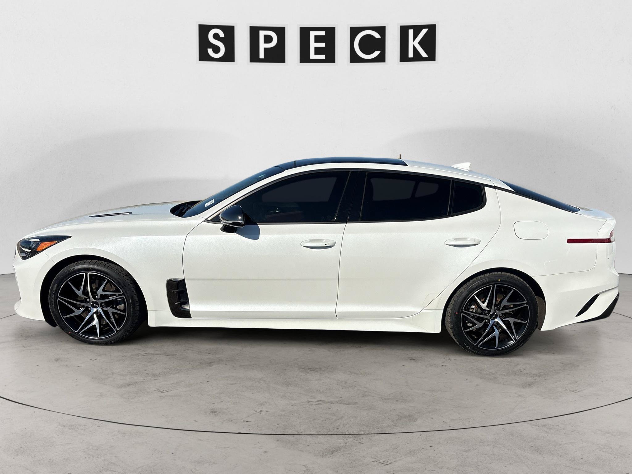 Used 2022 Kia Stinger GT-Line w/ Sun & Sound Package AWD/4WD image 2