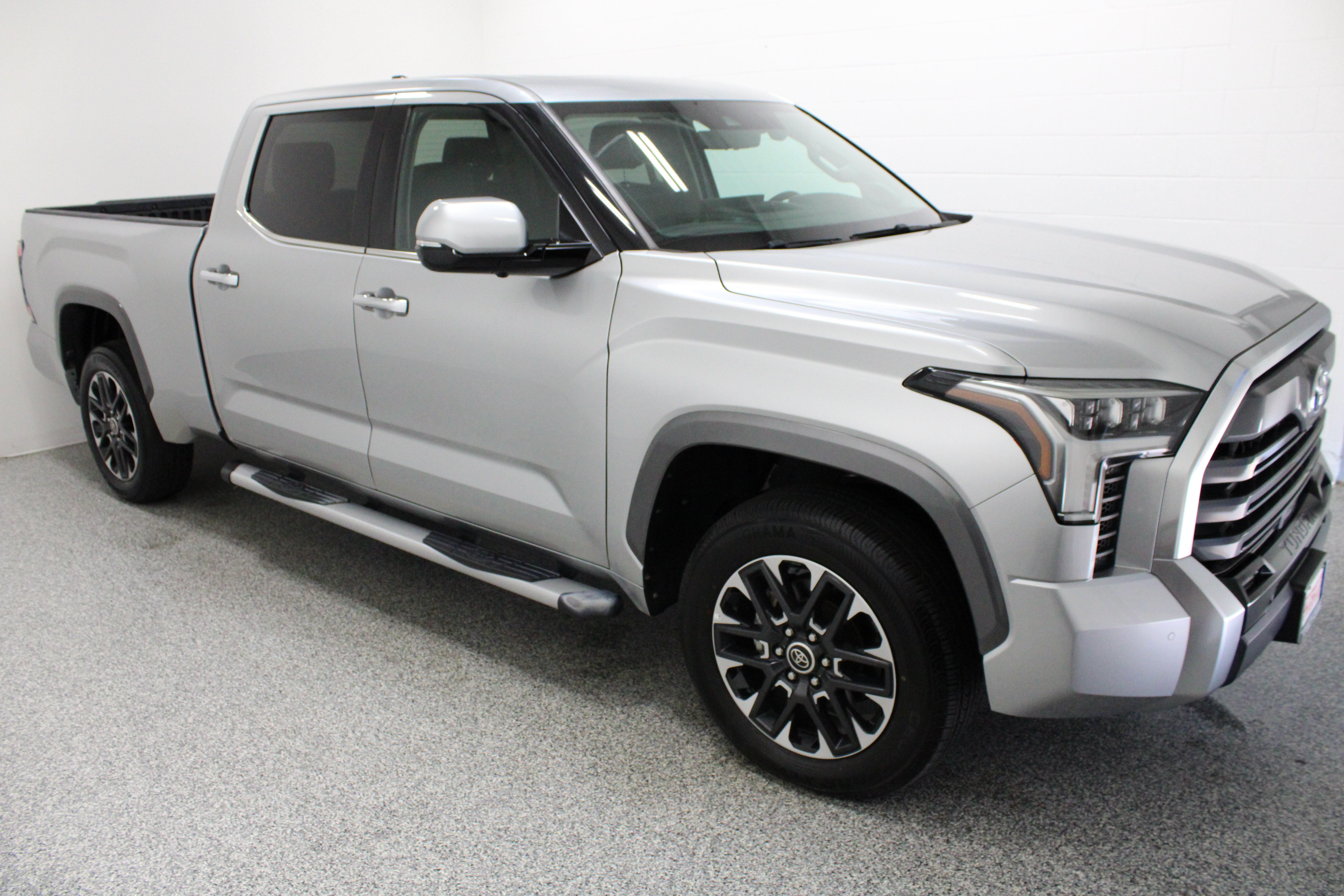 Used 2022 Toyota Tundra Limited AWD/4WD image 4