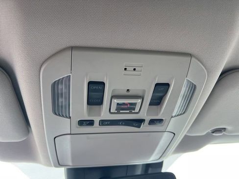 Used 2021 Toyota Highlander Limited image 26