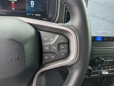 Used 2025 Ford Bronco Badlands image 32