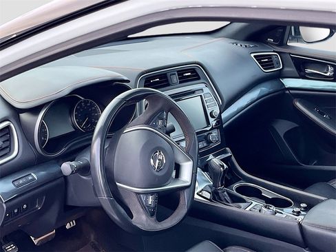 Used 2022 Nissan Maxima SR w/ Sport Mat Group image 9