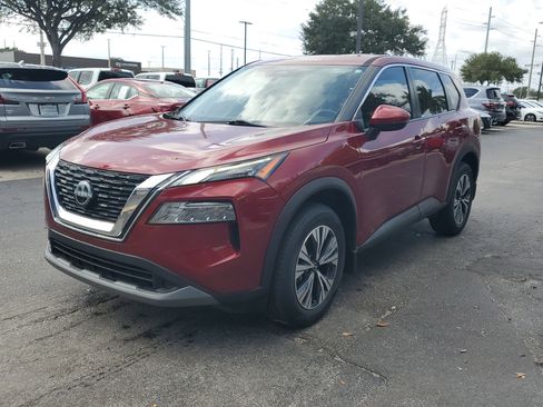 Used 2022 Nissan Rogue SV image 3