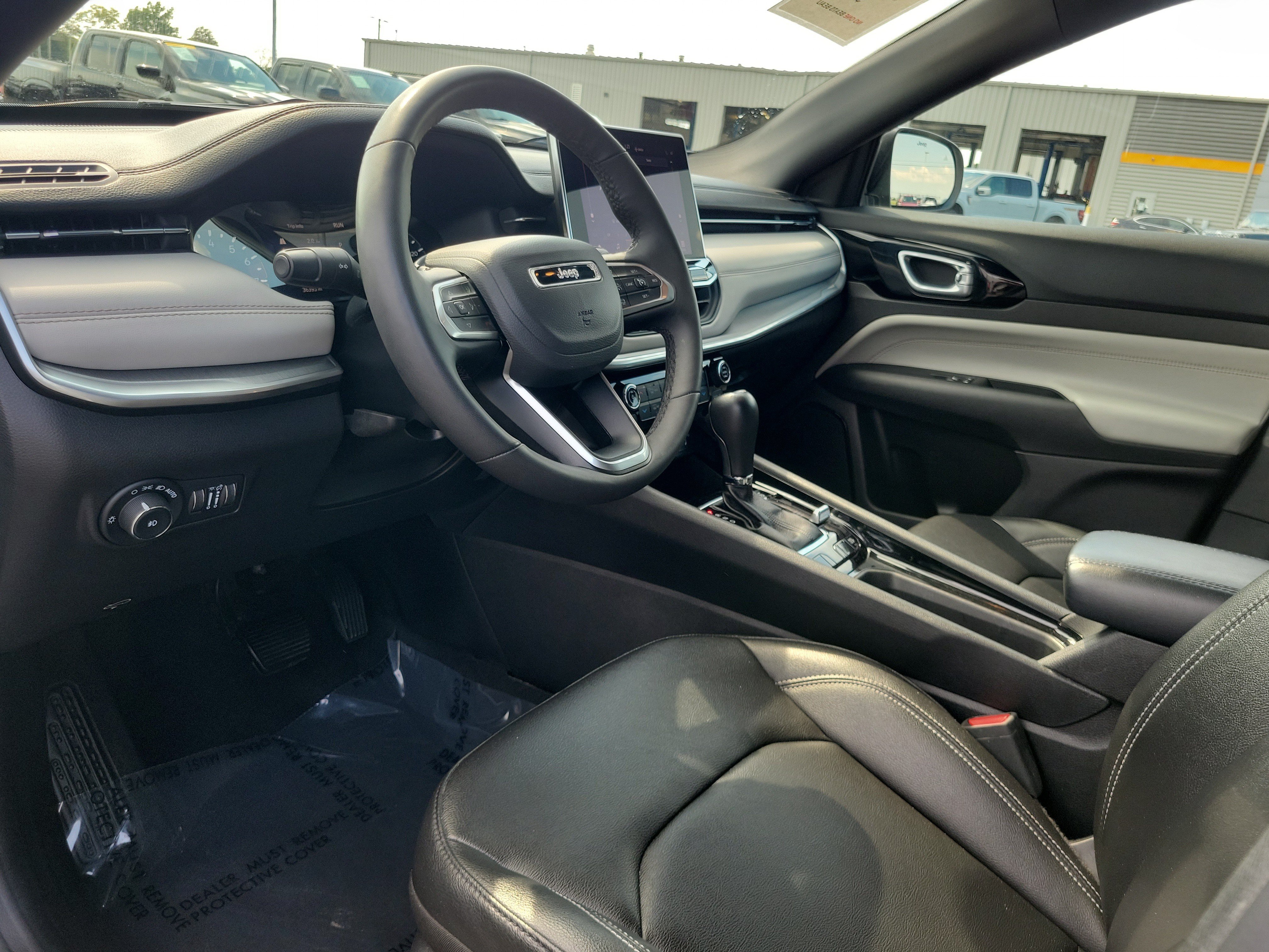 Used 2025 Jeep Compass Limited AWD/4WD image 19