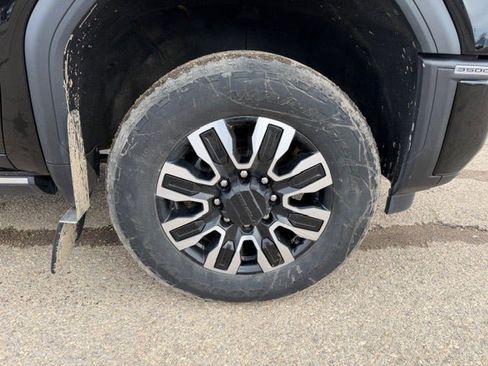 Used 2024 GMC Sierra 3500 Denali Ultimate AWD/4WD image 9