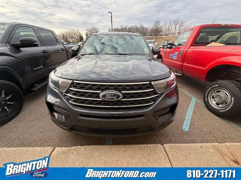 Certified 2024 Ford Explorer XLT w/ Class IV Trailer Tow Package image 2
