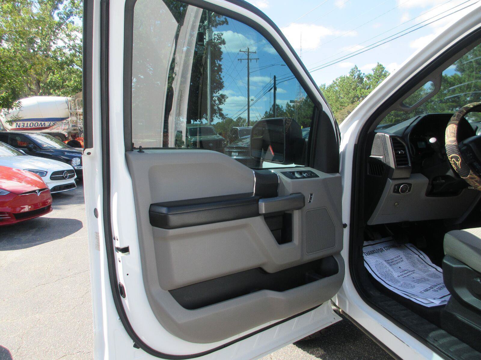 Used 2017 Ford F150 XLT AWD/4WD image 9