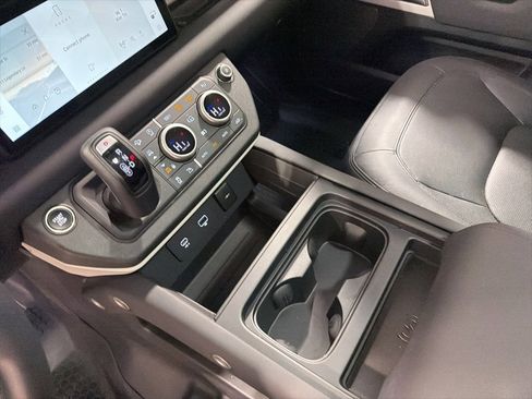 Used 2024 Land Rover Defender 110 S image 17