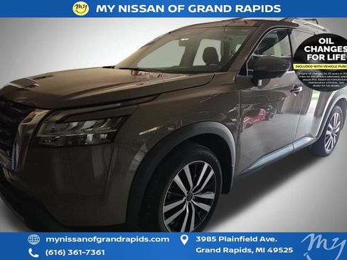 Used 2023 Nissan Pathfinder Platinum AWD/4WD image 6