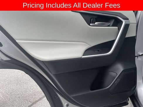 Used 2020 Toyota RAV4 XLE AWD/4WD image 16