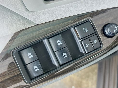 Used 2017 Toyota Sienna XLE Premium FWD image 15