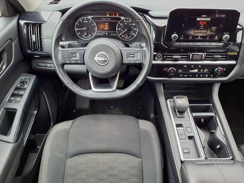 Used 2024 Nissan Pathfinder SV image 30