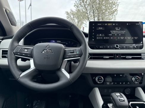 New 2026 Mitsubishi Outlander SE AWD/4WD image 14