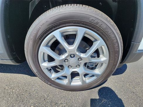 New 2024 Jeep Compass Latitude w/ Sun and Sound Group AWD/4WD image 12