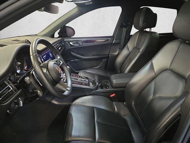 Used 2025 Porsche Macan AWD/4WD image 15