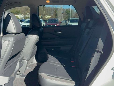 Used 2023 Nissan Pathfinder SL image 10