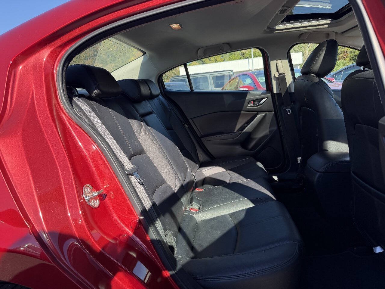 Used 2017 MAZDA MAZDA3 Touring w/ Popular Equipment Package FWD image 15
