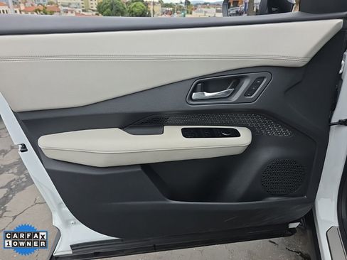 Used 2023 Nissan Ariya AWD image 22