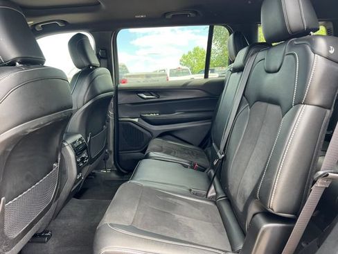 Used 2024 Jeep Grand Cherokee L Altitude AWD/4WD image 4
