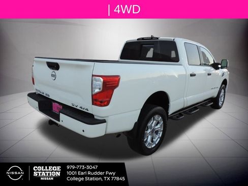 Certified 2024 Nissan Titan SV w/ SV Convenience Package image 4