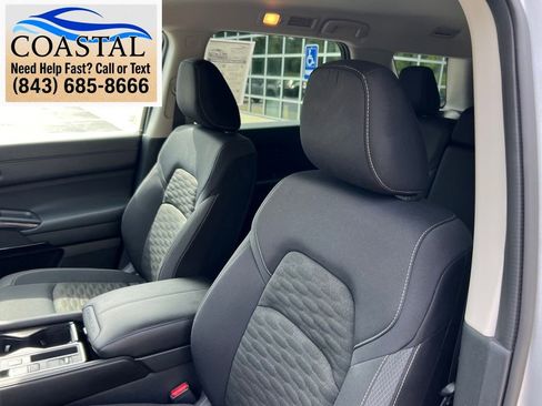 Certified 2025 Nissan Pathfinder SV FWD image 11