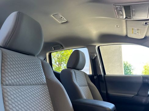 Used 2022 Toyota Tacoma SR5 RWD image 17