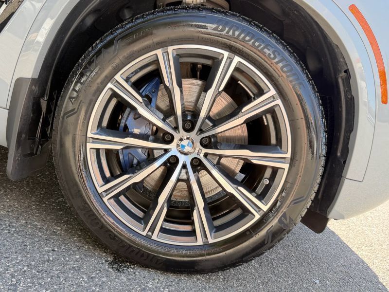 Used 2025 BMW X5 xDrive40i w/ M Sport Package AWD/4WD image 36