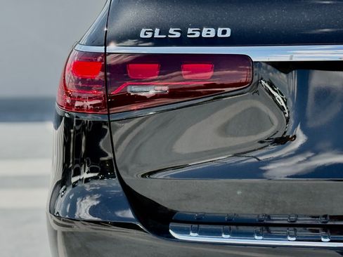 New 2026 Mercedes-Benz GLS 580 4MATIC image 10