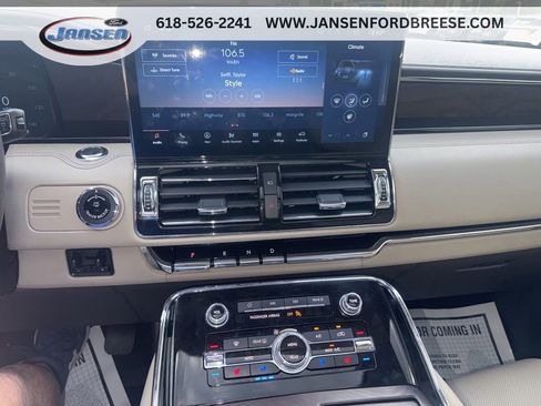 Used 2023 Lincoln Navigator Reserve AWD/4WD image 22