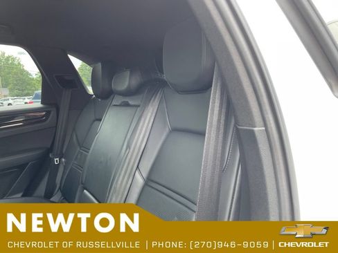 Used 2019 Porsche Cayenne AWD/4WD image 32