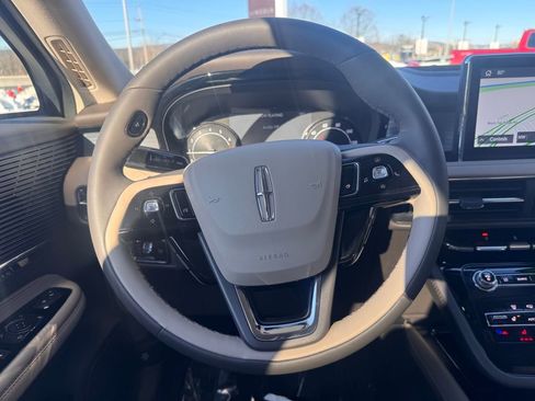 Certified 2022 Lincoln Corsair AWD w/ Equipment Group 101A image 13