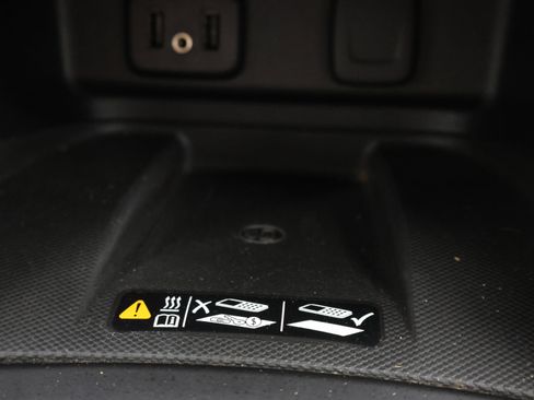 Used 2018 Chevrolet Equinox Premier image 55