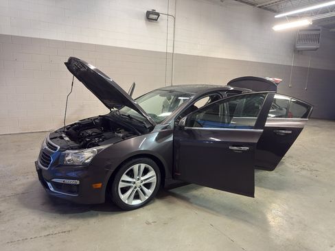 Used 2015 Chevrolet Cruze LTZ w/ Sun, Sound and Sport Package FWD image 9