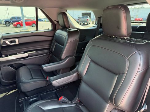 Used 2021 Ford Explorer XLT w/ Equipment Group 202A AWD/4WD image 14