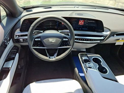 New 2025 Cadillac Lyriq Luxury image 7