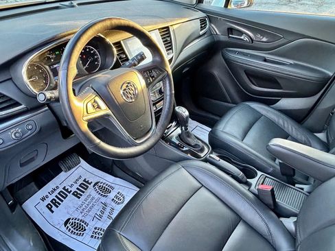 Used 2019 Buick Encore Essence image 2