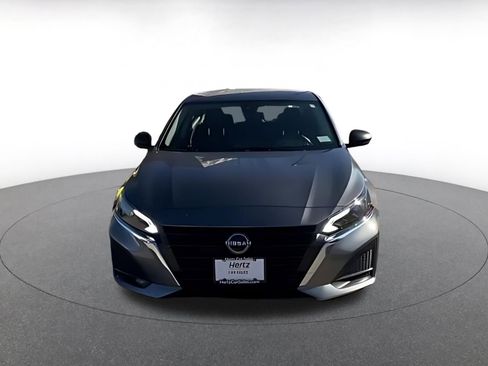 Used 2025 Nissan Altima 2.5 SV FWD image 13