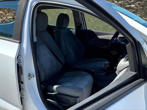 Used 2020 Chevrolet Sonic LT image 7